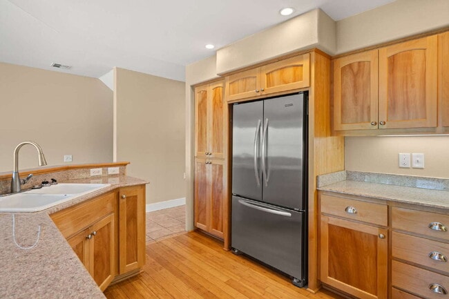 Building Photo - 913 Plum Ridge Dr
