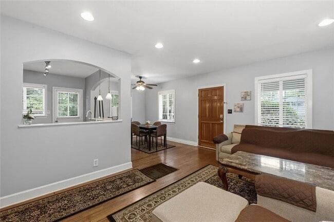 Building Photo - 1401 Briarwood Rd NE