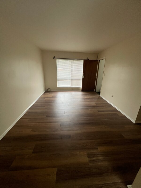 Building Photo - 425 Hebner St