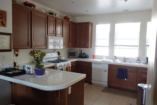 Building Photo - 16934 Laurel Hill Ln