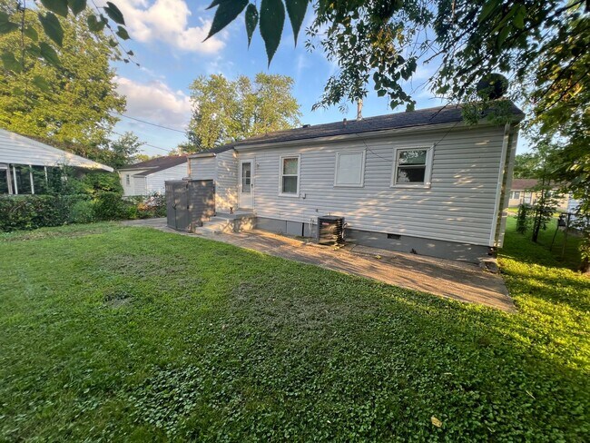 Building Photo - Beautiful 3 Bedroom 1 Bathroom Home