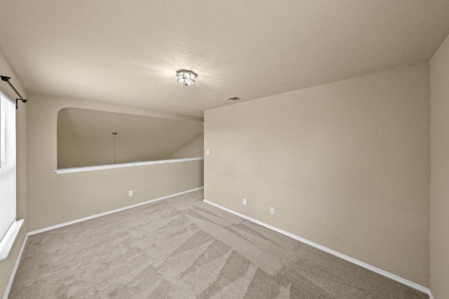 Building Photo - 1 Month Free Rent with an 18 Month Lease!!!