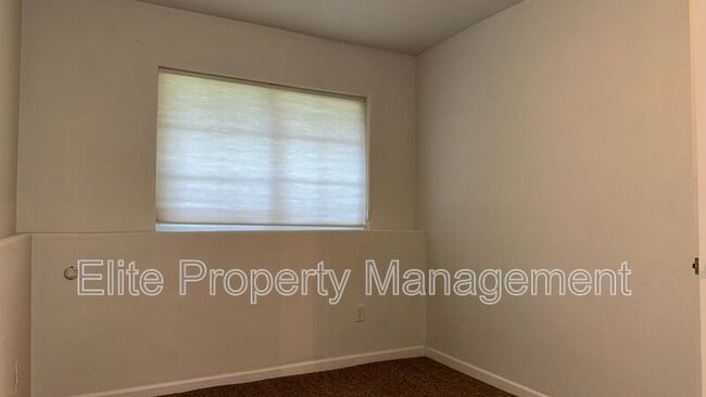 Building Photo - 761 S Laurue Dr