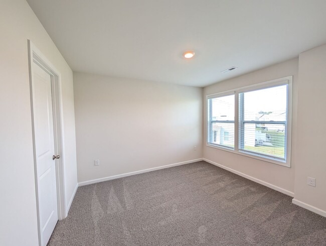 Building Photo - New Construction Townhouse-Hendersonville!