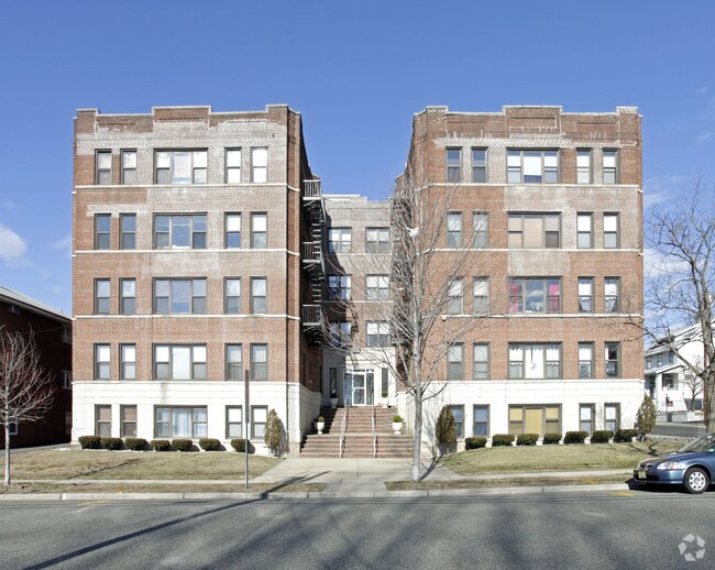 Building Photo - Columbia Court