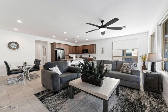 Building Photo - 678 E Cobble Stone Dr
