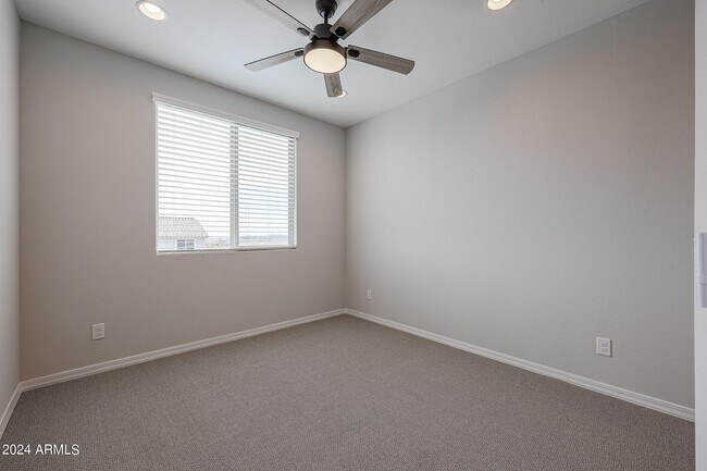Building Photo - 2031 W Bramble Berry Ln
