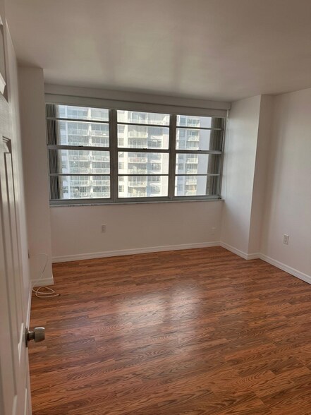 Building Photo - 18041 Biscayne Blvd