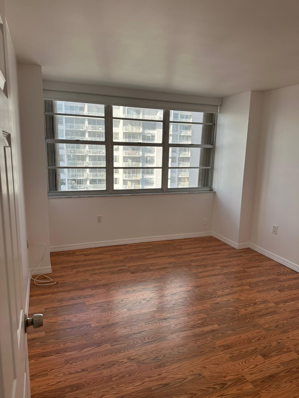 Building Photo - 18041 Biscayne Blvd