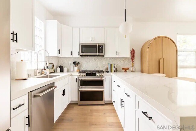 Primary Photo - 5437 Lauretta St