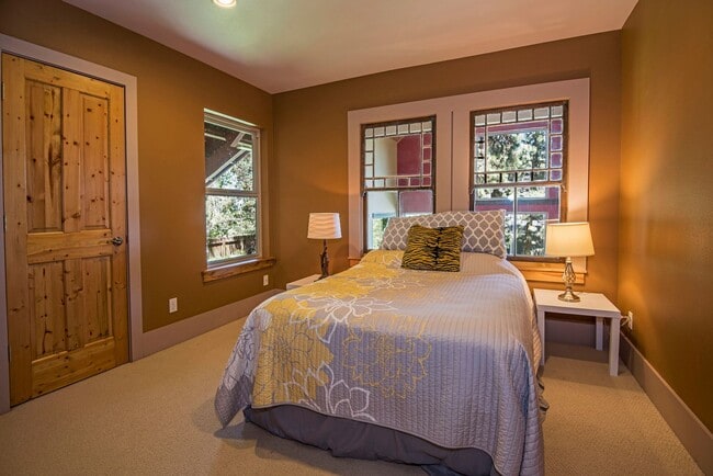 Building Photo - Furnished Contemporary Barn Style Home Ava...