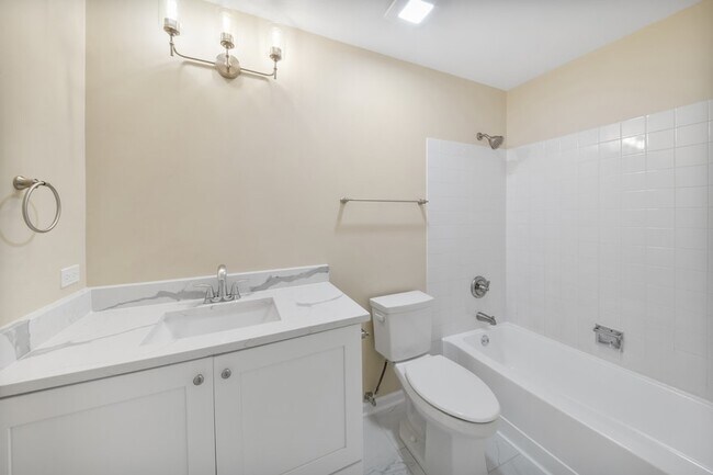 Building Photo - 507 W Parkside Dr