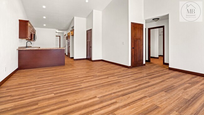 Building Photo - 837 Killarny Trail