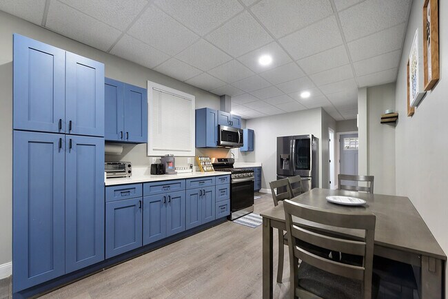 Building Photo - 155 Labelle St