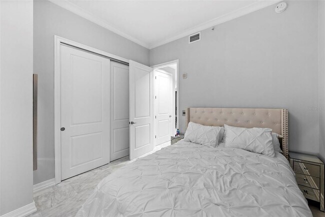 Building Photo - 449 S 12th St