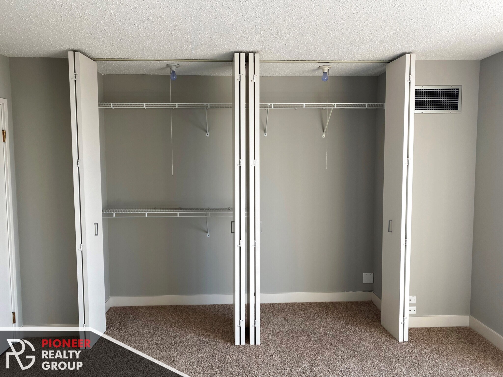 Building Photo - 2551 N Clark St