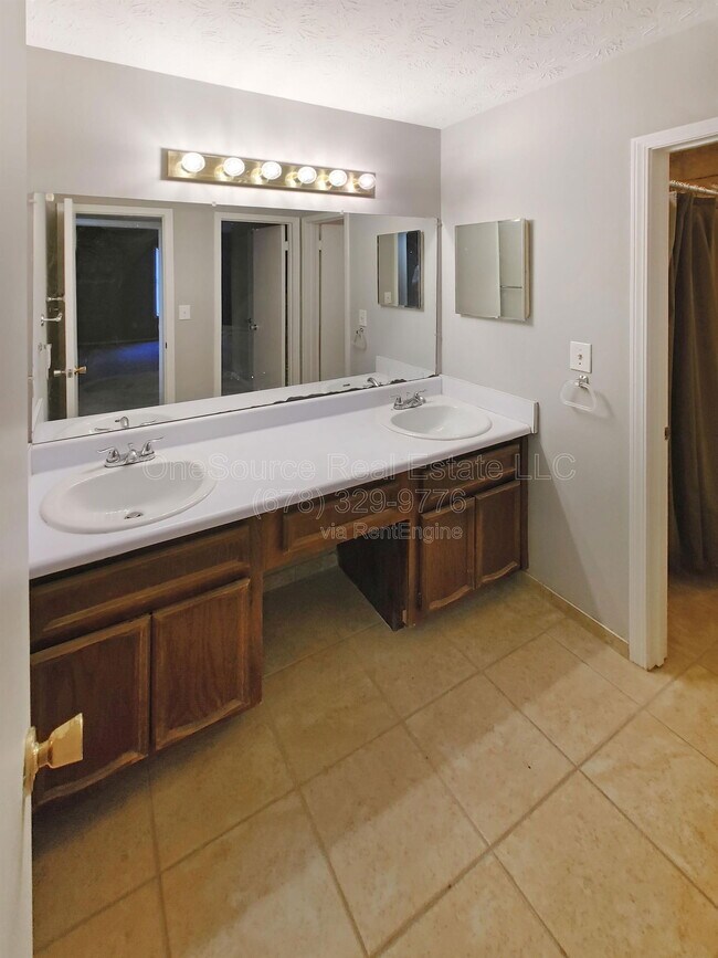 Building Photo - 1305 Augusta Dr