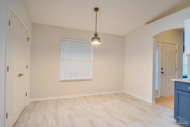 Building Photo - 4619 Carmel Cir