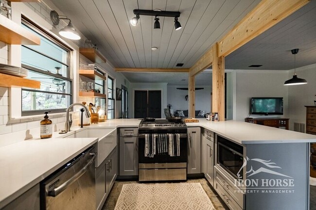 Building Photo - 130 Austin Dr