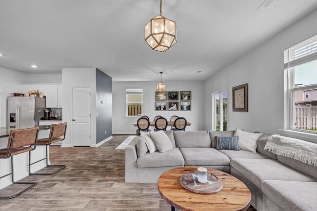 Building Photo - Ways Station Golf course community in Richmond Hill Plantation - 4 Bed/2.5 Bath