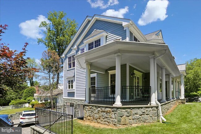 Building Photo - 7800 Radnor Rd