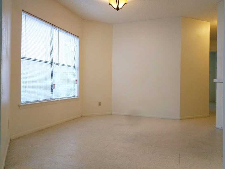 Dining Room - 2521 Corian Glen Dr