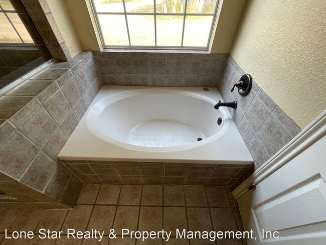 Building Photo - 3 br, 2 bath House - 596 Rocking C Dr