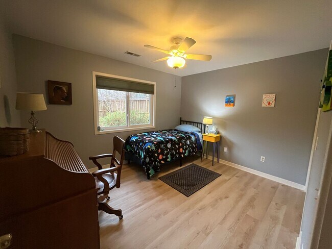 Building Photo - 6-month SUMMER rental within minutes of Wrightsville Beach!