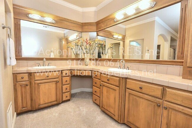 Building Photo - Granite Bay Beauty - 5 Bed, 3.5 Bath Home - Large Pool - Two Story - Lawn & Pool Service Included!