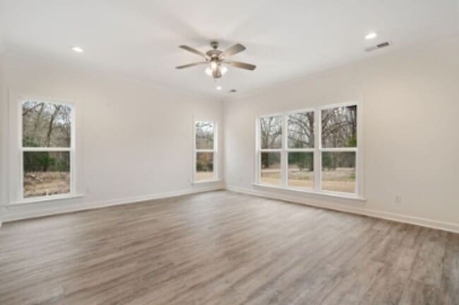 Building Photo - 31 Scattered Oaks Dr