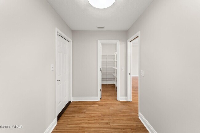 Building Photo - 702 Michigan Ave