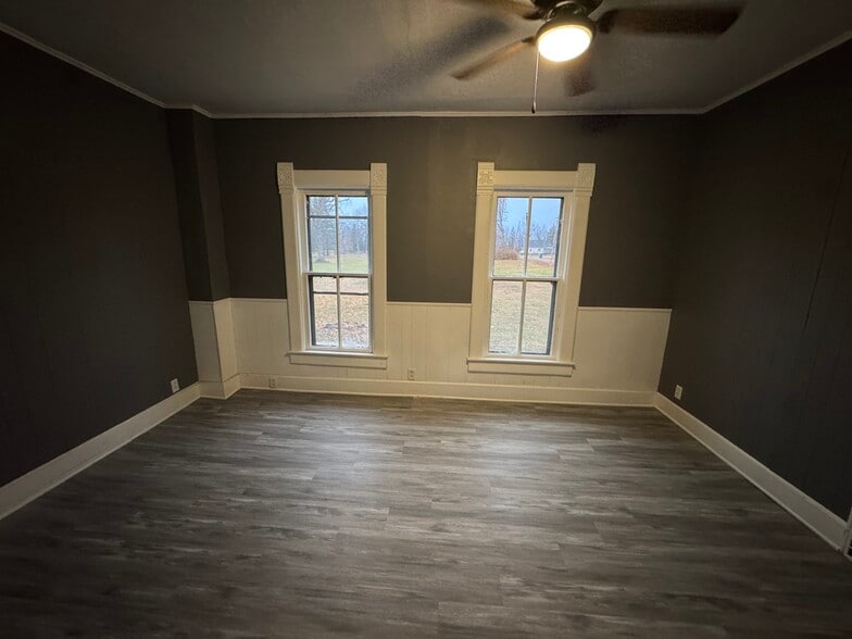 Building Photo - 82 N Elm St