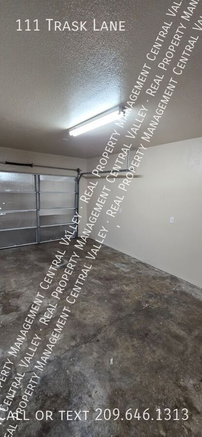 Building Photo - Modesto Cozy 2 Bedroom 1 Bath Home