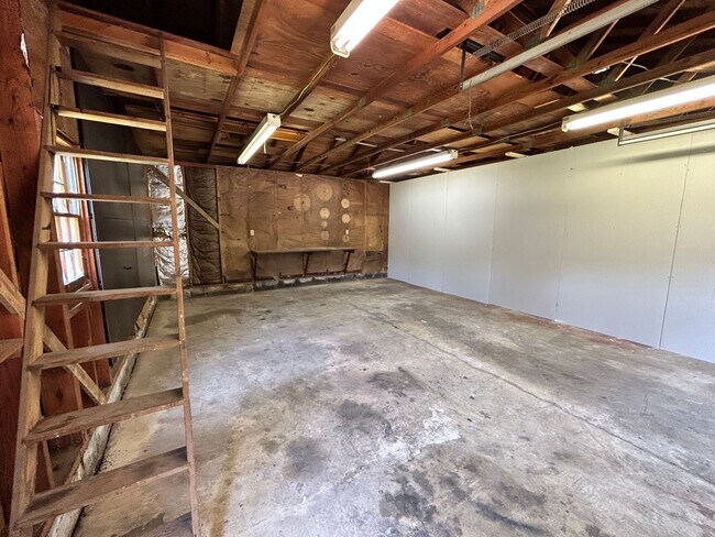 Building Photo - 315 Natchez Rd