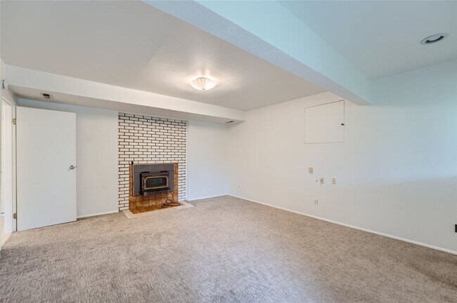 Building Photo - Amazing 4Bed/2.5Bath Home with Fully Fenced Backyard in Bellevue!