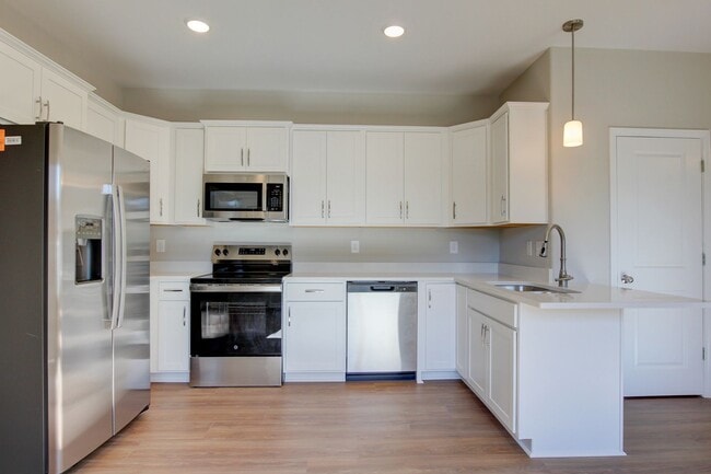 Building Photo - 420 S 2nd St