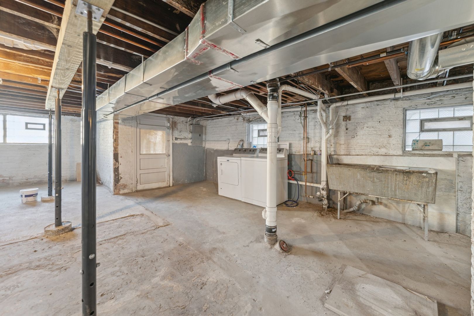 Building Photo - 8423 S Colfax Ave