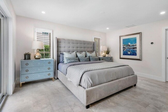 Building Photo - 2021 NW 3rd Ave