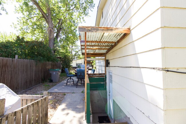 Building Photo - 6210 W Poplar St