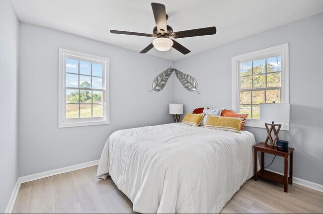 Building Photo - 3 Bed and 2 Bath Single Family Residence in Settlersway Lane