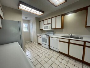 Building Photo - 2 bedroom 2 bath APARTMENT Branson MO  Affordable Living at the Foothills