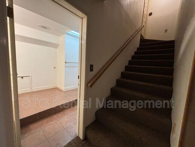 Building Photo - 145 E 500 S