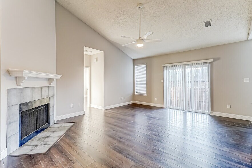 Building Photo - 1162 Hemlock Dr