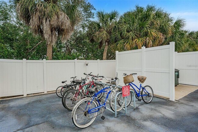 Building Photo - 12760 Indian Rocks Rd
