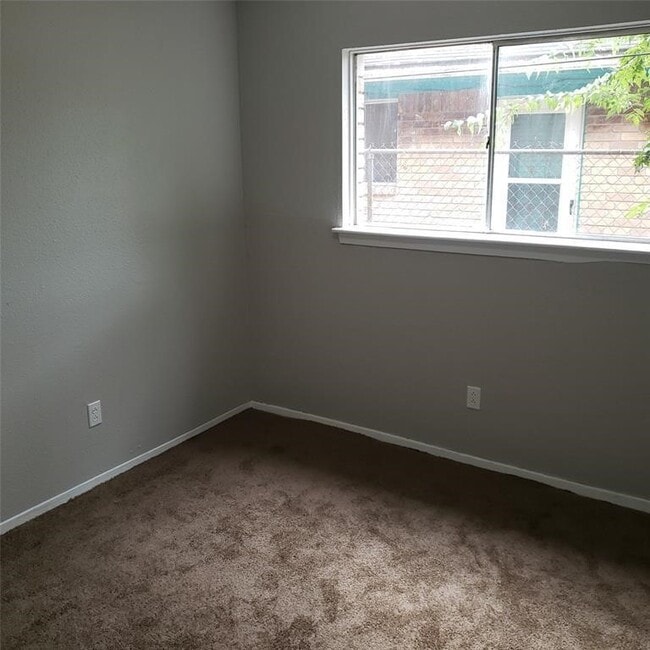 Building Photo - 12931 Southbridge Rd