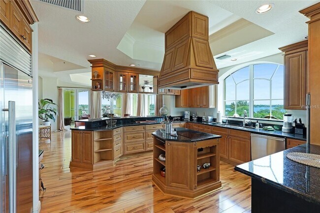 Building Photo - 1308 Old Stickney Point Rd