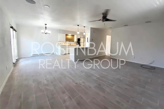Building Photo - Stunning 3-bedrooms, 2-baths single-family...