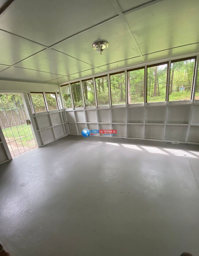 Building Photo - Nice 3-bedroom ranch in Stone Mountain