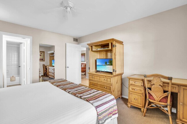 Building Photo - 600 Neapolitan Way