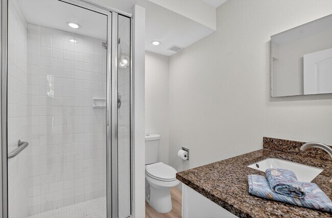 Building Photo - 8 Royal Palm Way